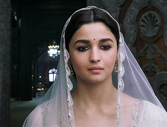 Alia Bhatt in Kalank (2019) : ن