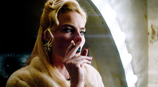 Margot Robbie Cigarette Shefalitayal